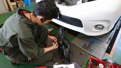 逆輸入車　トヨタ　シエナ　SIENNA　ヘッドライト交換　カスタム　配線加工　フレックスドリーム　仙台東店 (3)